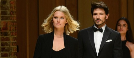 Toni Garrn y Andrés Velencoso en el desfile Mango 080 Barcelona Fashion otoño/invierno 2014