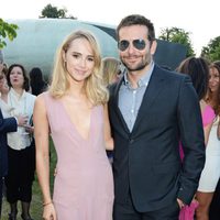 Bradley Cooper y Suki Waterhouse en la Serpentine Gallery Summer Party 2014