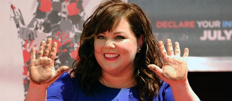 Melissa McCarthy dejando sus huellas en el Teatro Chino