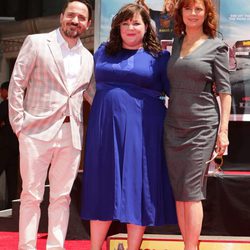 Ben Falcone, Melissa McCarthy y Susan Sarandon en el Teatro Chino