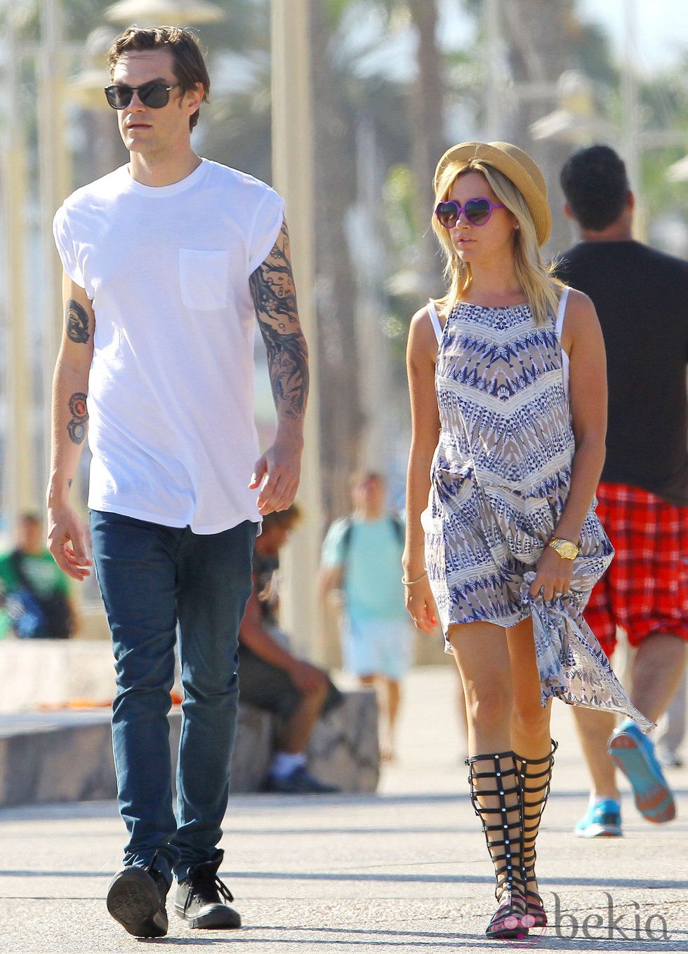 Ashley Tisdale y Christopher French celebrando su 29 cumpleaños