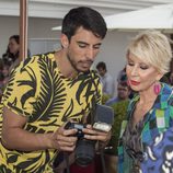 El DJ Pepino Marino y Karmele Marchante en la presentación de la primera novela de Nacho Montes