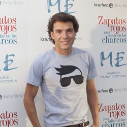 Antonio Rossi en la presentación de la primera novela de Nacho Montes 