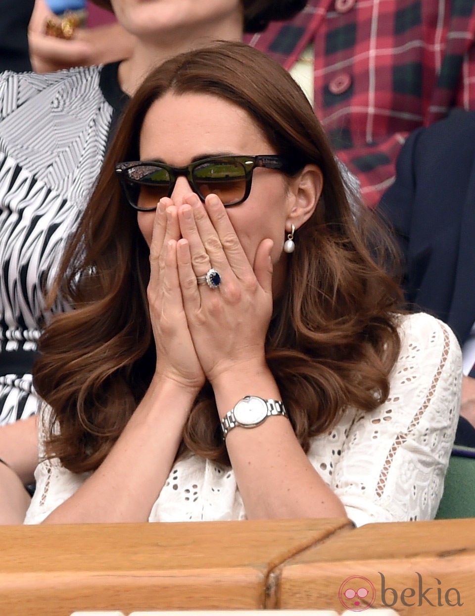 Kate Middleton se tapa la cara en el partido de Andy Murray en Wimbledon 2014