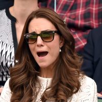 Kate Middleton abre la boca angustiada en el partido de Andy Murray en Wimbledon 2014