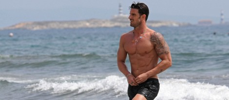 Aitor Ocio con el torso desnudo en Ibiza