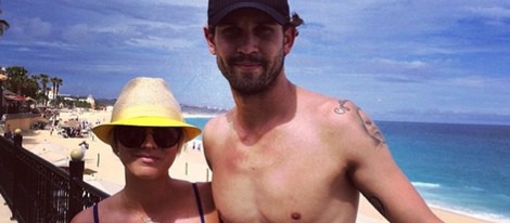 Kaley Cuoco y Ryan Sweeting en la playa en su primer verano de casados