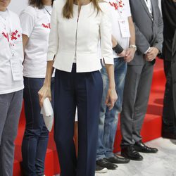 La Reina Letizia, todo sonrisas en el 150 aniversario de Cruz Roja Española