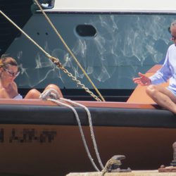 Mar Flores y Javier Merino a bordo de su yate en Ibiza