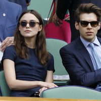 Keira Knightley y James Righton en la final femenina de Wimbledon 2014