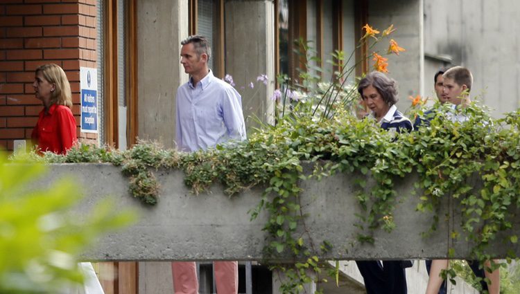 La Reina Sofía con la Infanta Cristina, Iñaki Urdangarín y Juan Valentín en Ginebra