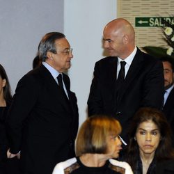 Florentino Pérez en la capilla ardiente de Alfredo Di Stéfano en el palco de honor del Santiago Bernabéu