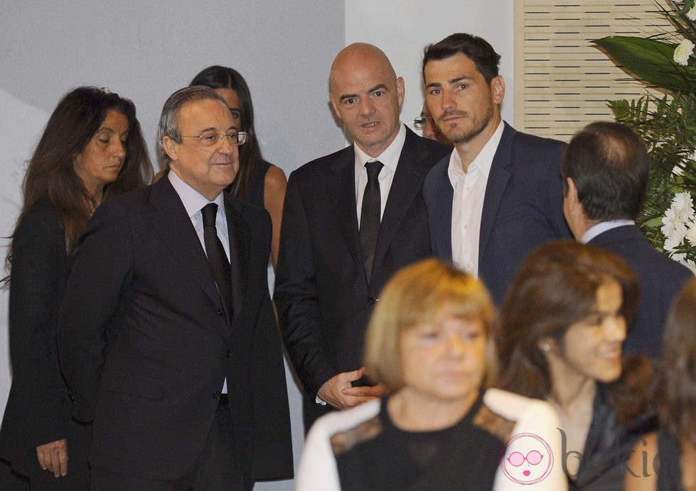 Iker Casillas y Florentino Pérez en la capilla ardiente de Alfredo Di Stéfano en el palco de honor del Santiago Bernabéu