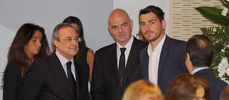 Iker Casillas y Florentino Pérez en la capilla ardiente de Alfredo Di Stéfano en el palco de honor del Santiago Bernabéu