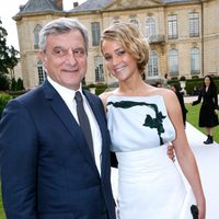 Sidney Toledano y Jennifer Lawrence en el desfile de Dior de la Semana de la Alta Costura de París otoño/invierno 2014