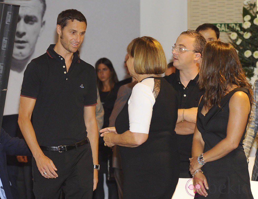 Iván Helguera en la capilla ardiente de Alfredo Di Stéfano en el palco de honor del Santiago Bernabéu