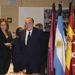 Fernando Fernández Tapias y Nuria González en la capilla ardiente de Alfredo Di Stéfano en el palco de honor del Santiago Bernabéu