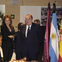 Fernando Fernández Tapias y Nuria González en la capilla ardiente de Alfredo Di Stéfano en el palco de honor del Santiago Bernabéu