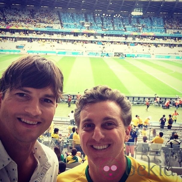 Ashton Kutcher en el partido Brasil-Alemania