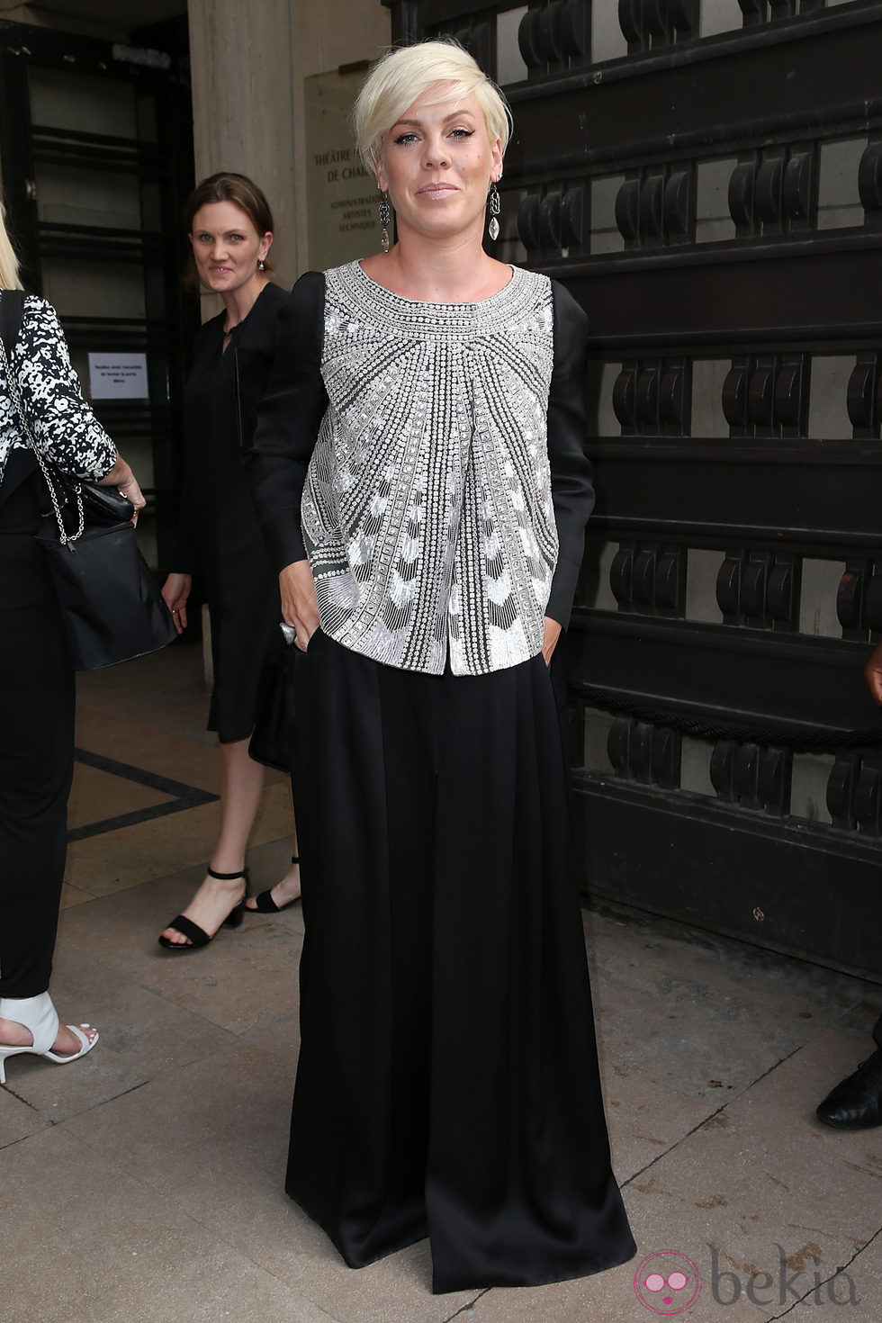 Pink en el desfile de Giorgio Armani de la Semana de la Alta Costura de París otoño/invierno 2014