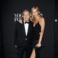 Mario Testino y Karlie Kloss en la fiesta Vogue de la Semana de la Alta Costura de París otoño 2014