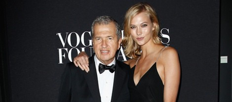 Mario Testino y Karlie Kloss en la fiesta Vogue de la Semana de la Alta Costura de París otoño 2014