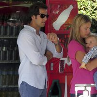 Carla Goyanes y Jorge Benguría con su hijo Carlos en Ibiza