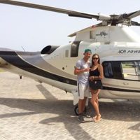 Irina Shayk y Cristiano Ronaldo antes de dar un paseo en helicóptero