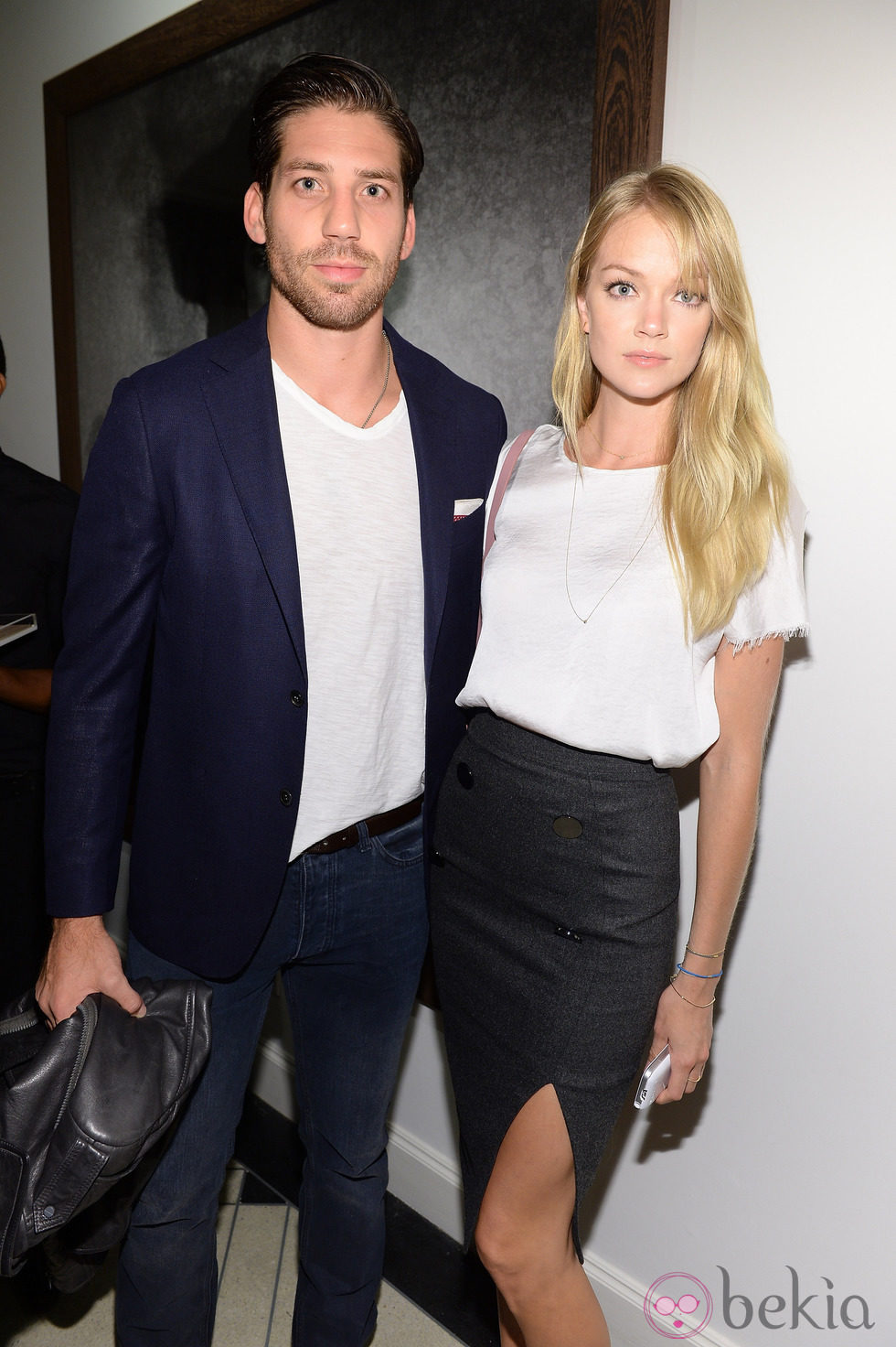 Lindsay Ellingson y Sean Clayton en una exposición en Nueva York