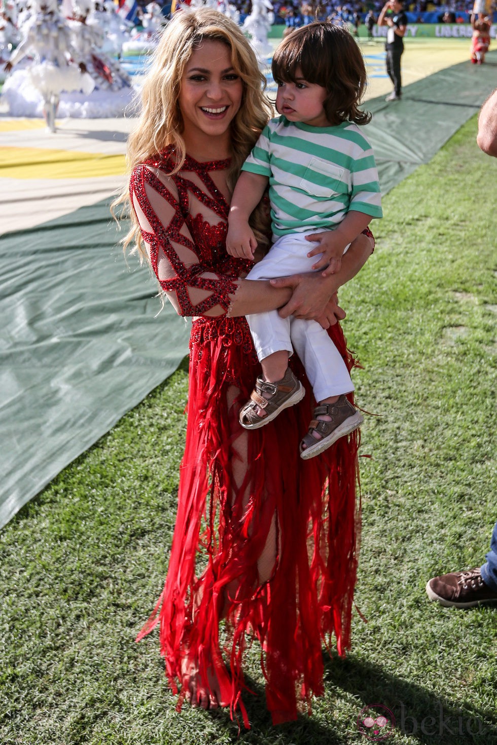 Shakira y Milan en Maracaná en la clausura del Mundial de Brasil 2014