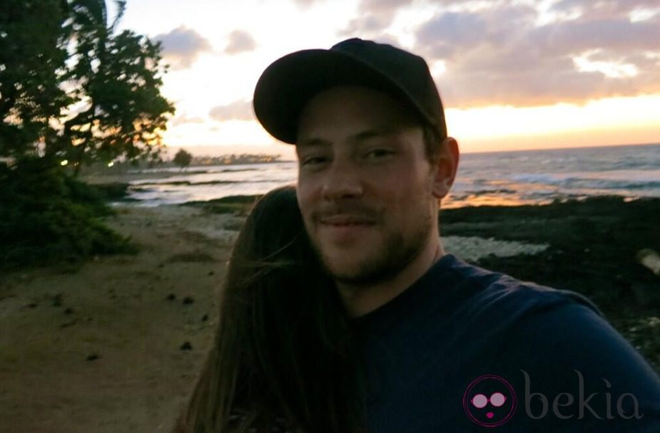 Cory Monteith y Lea Michele en una paradisíaca playa