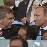 Thomas Bach y Vladimir Putin en la final del Mundial 2014