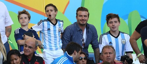 David Beckham con sus hijos Brooklyn, Romeo y Cruz en la final del Mundial de Brasil 2014