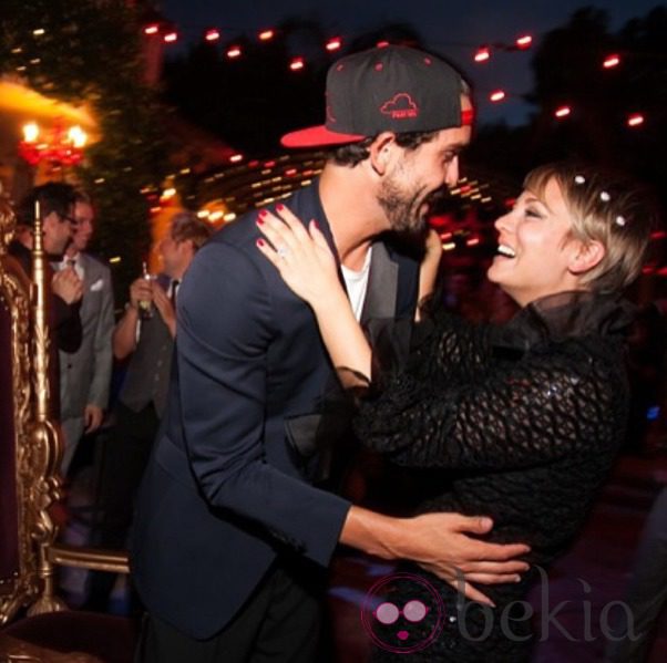 Kaley Cuoco y Ryan Sweeting en la fiesta de cumpleaños de él