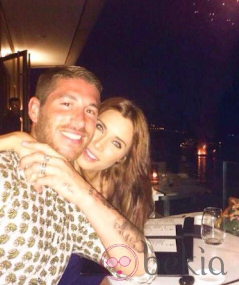 Sergio Ramos y Pilar Rubio disfrutando de una velada durante sus vacaciones