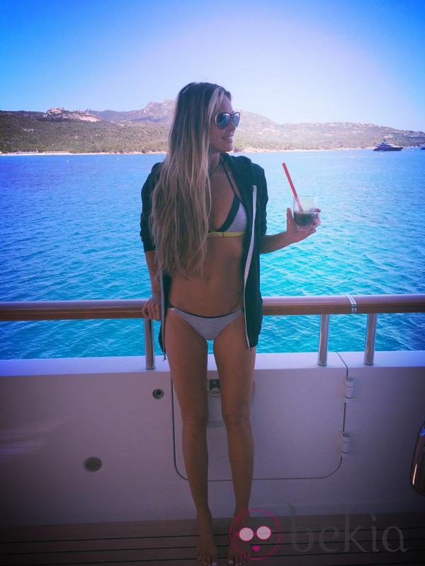 Elle Macpherson en la costa italiana