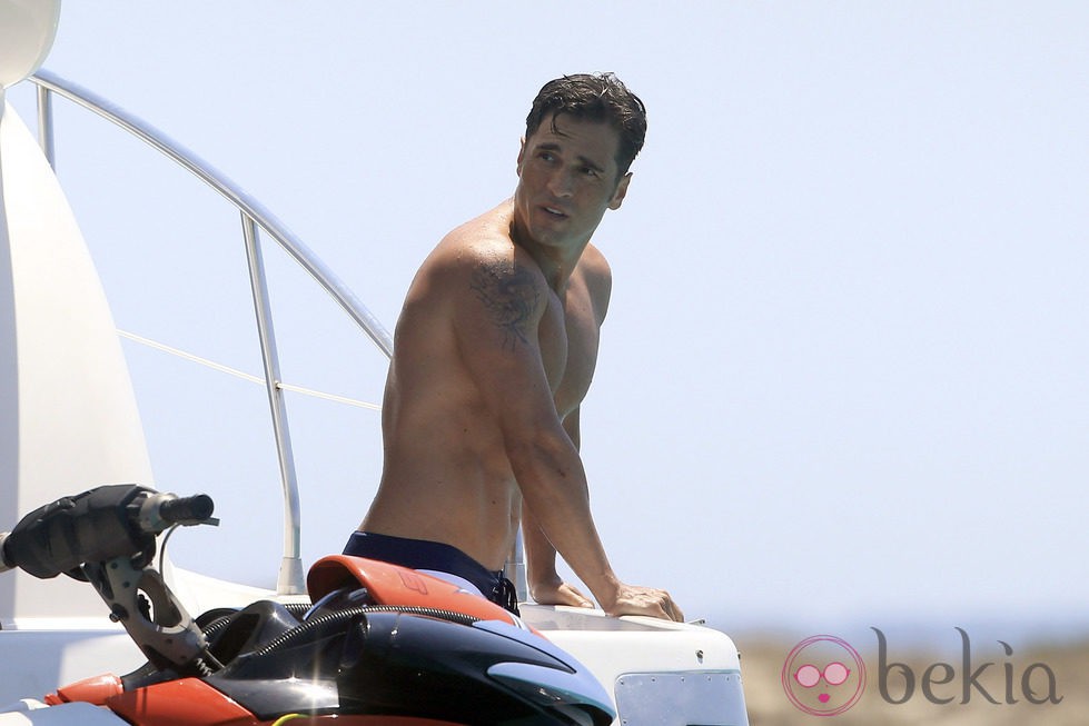 David Bustamante en un yate en Ibiza