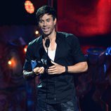 Enrique Iglesias recoge su galardón en los Premios Juventud 2014 