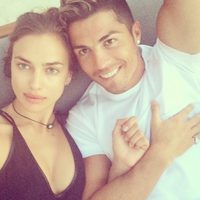 Irina Shayk y Cristiano Ronaldo se hacen una fotografía tras la derrota del Mundial 2014