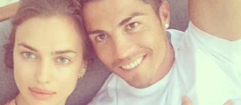 Irina Shayk y Cristiano Ronaldo se hacen una fotografía tras la derrota del Mundial 2014