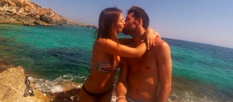 Helen Lindes y Rudy Fernández se besan en la playa de Mallorca