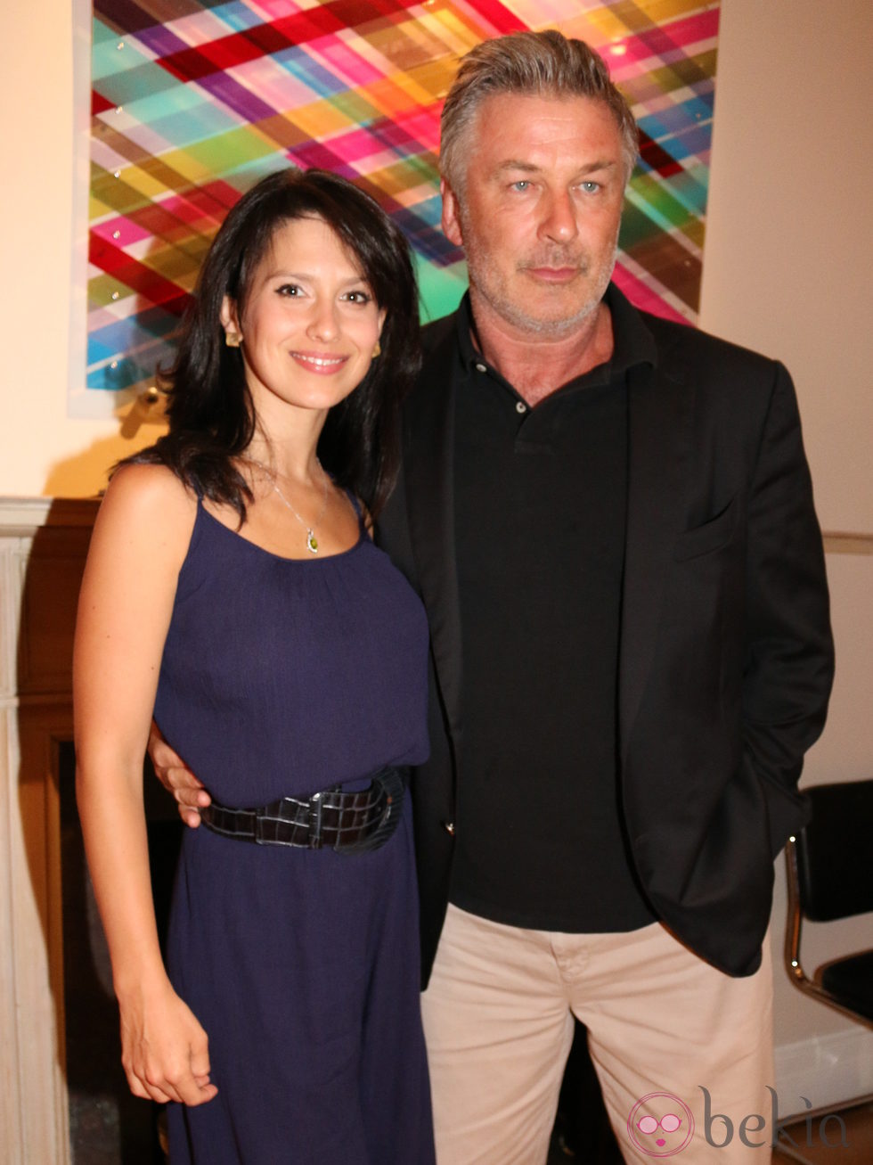 Hilaria Thomas y Alec Baldwin en el estreno de 'Clever Little Lies'