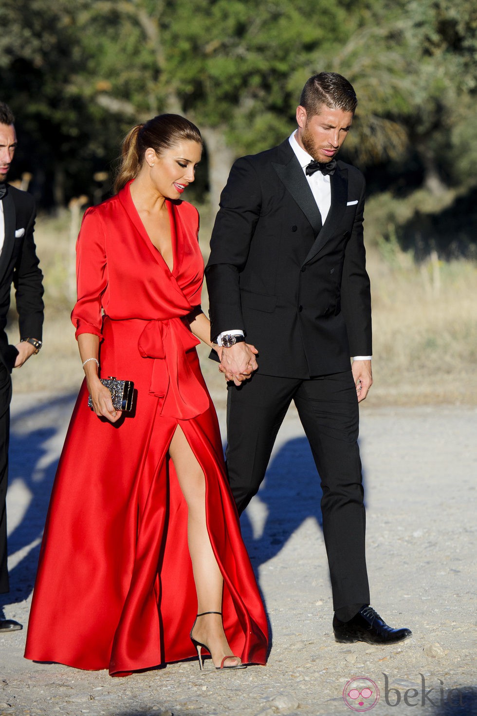 Sergio Ramos y Pilar Rubio llegando a la boda de René Ramos y Vania Millán