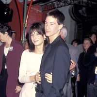 Sandra Bullock y Keanu Reeves en el estreno de 'Speed'