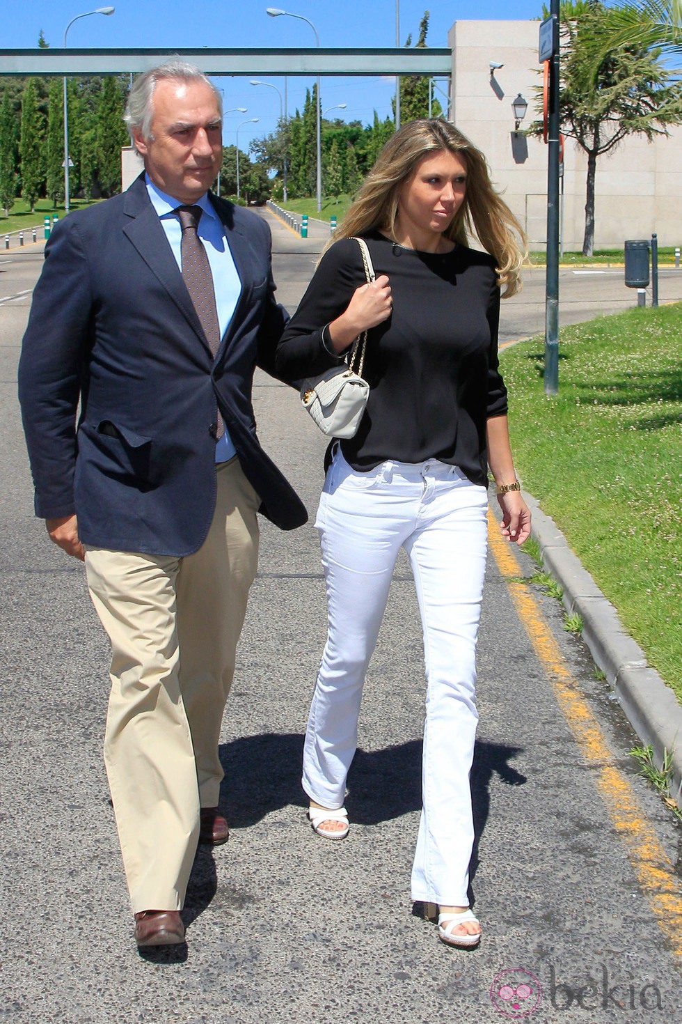 Los Duques de Terranova en el funeral de la madre de Ana Rosa Quintana