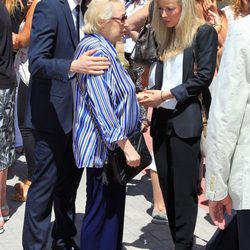 Álvaro Rojo Quintana con su novia en el funeral de su abuela