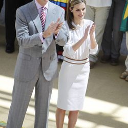 Los Reyes Felipe y Letizia aplaudiendo en la audiencia a los participantes en la 'Ruta BBVA 2014'