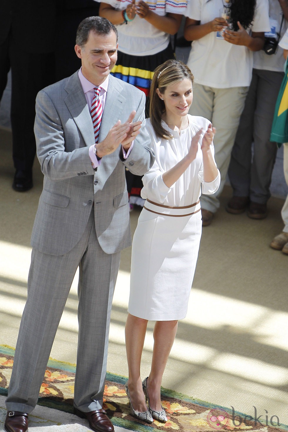 Los Reyes Felipe y Letizia aplaudiendo en la audiencia a los participantes en la 'Ruta BBVA 2014'