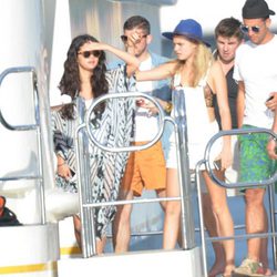 Selena Gomez y Cara Delevingne en Saint Tropez