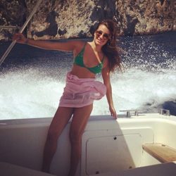 Lea Michele navegando en la costa italiana